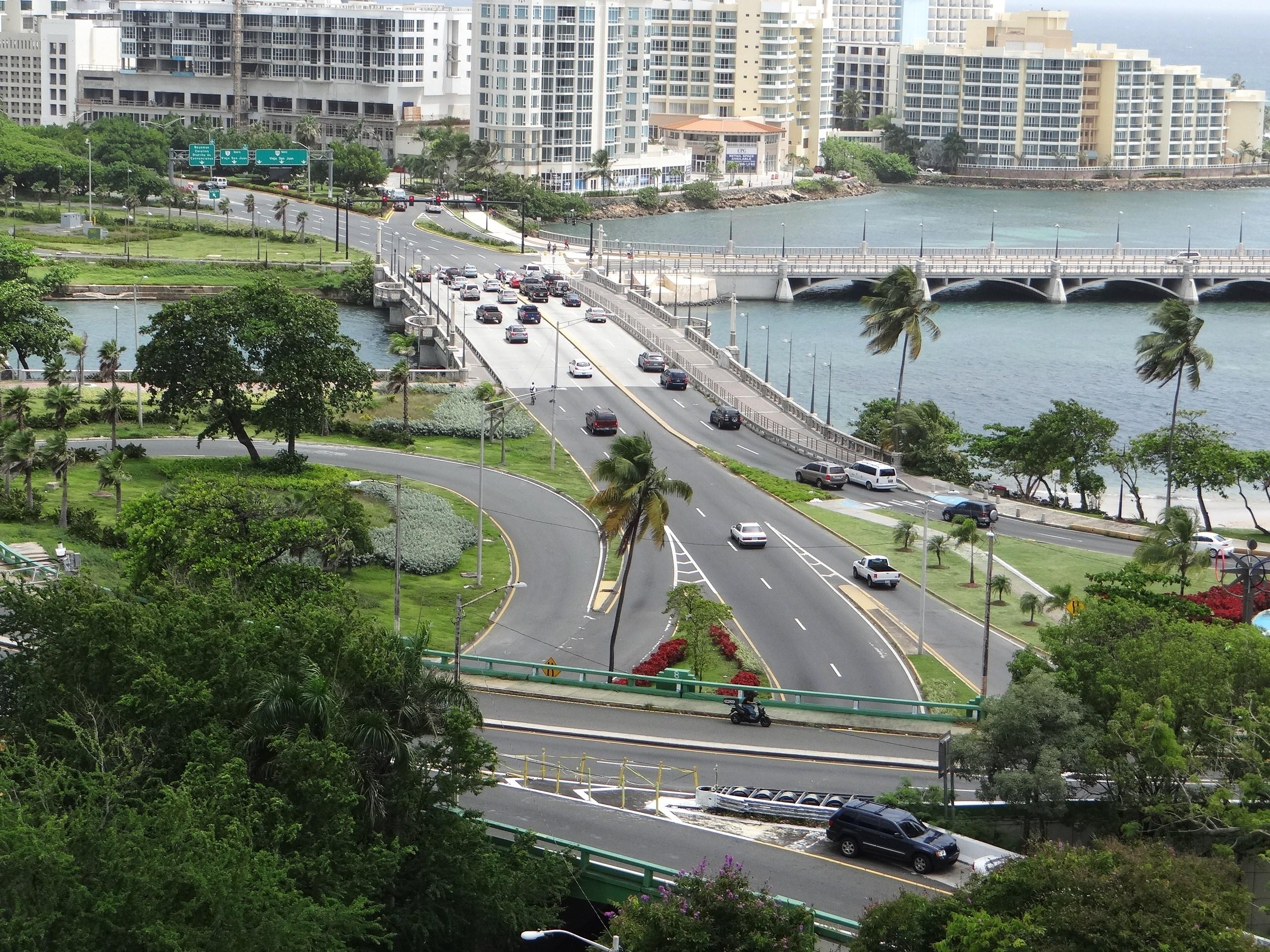 Vista desde la azotea del Edificio del Departamento de Justicia - San Juan (Miramar) - 2013 00025
